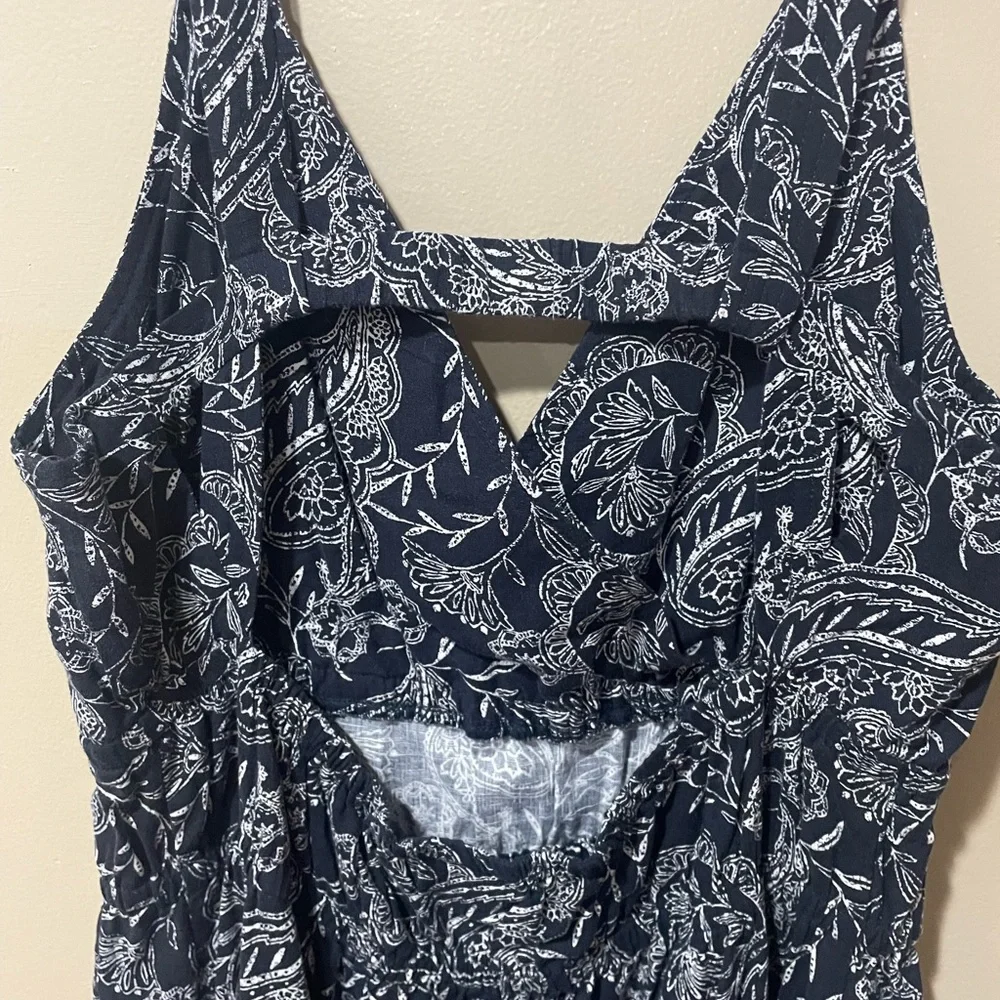 Universal Thread Navy and White Paisley Maxi Dress ~ Open back - Picture 4 of 8